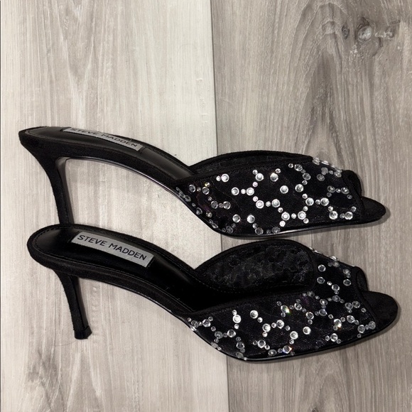 Steve Madden Black Mesh Heels with White Accents - Picture 2 of 3